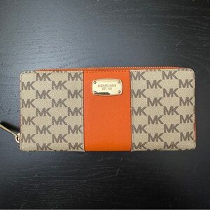 GORGEOUS Michael Kors Orange Monogram Wallet 💳🧡